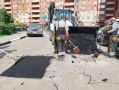 Сегодня, 2 июля, сотрудники предприятия «Автобытдор» проводят ямочный ремонт на дорогах и дворовых территориях по следующим адресам: