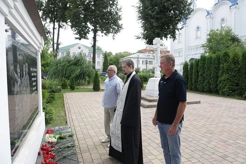 Воскресенцы почтили память земляков-ополченцев Воскресенцы почтили память земляков-ополченцев