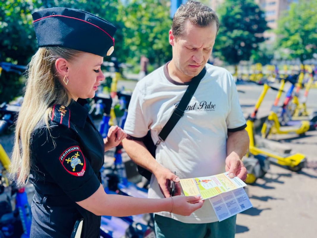 Сотрудники Госавтоинспекции совместно с представителями кикшеринговой компании «МТС Юрент» провели профилактическое мероприятие в микрорайоне Железнодорожный городского округа Балашиха