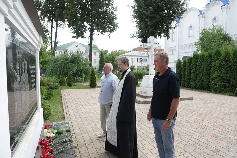 Воскресенцы почтили память земляков-ополченцев Воскресенцы почтили память земляков-ополченцев