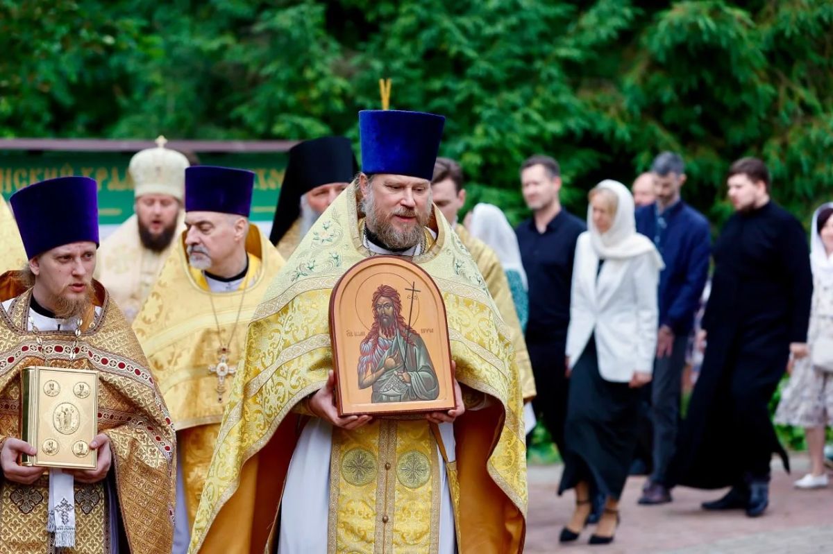 Михаил Собакин: Сегодня Православная Церковь чтит Рождество честного славного Пророка, Предтечи и Крестителя Господня Иоанна Михаил Собакин: Сегодня Православная Церковь чтит Рождество честного славного Пророка, Предтечи и Крестителя Господня Иоанна