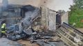 Пожарные Подмосковья ликвидируют возгорание в автосервисе