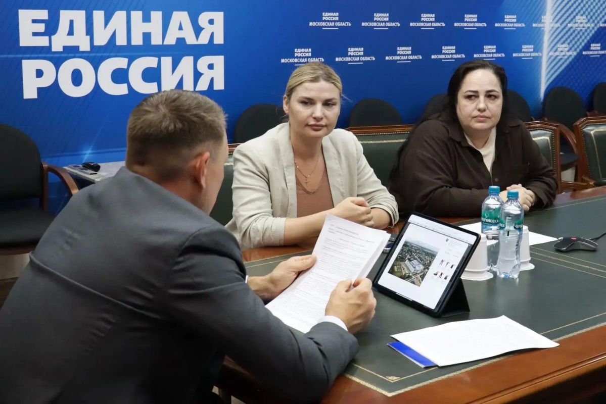 Сенатор Российской Федерации Александр Двойных провел личный прием жителей Домодедово в региональной общественной приемной Единой России Сенатор Российской Федерации Александр Двойных провел личный прием жителей Домодедово в региональной общественной приемной Единой России