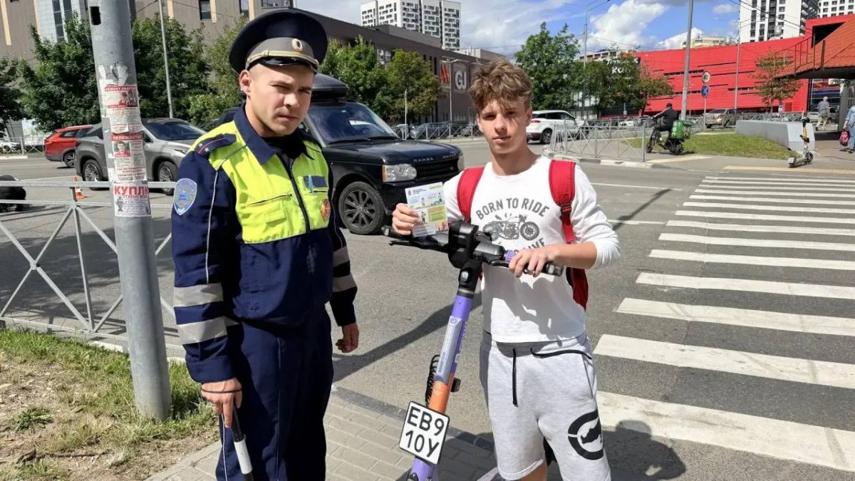 Сотрудники Госавтоинспекции в городском округе Мытищи продолжают активную работу по повышению безопасности дорожного движения среди тех, кто использует средства индивидуальной мобильности для работы Сотрудники Госавтоинспекции в городском округе Мытищи продолжают активную работу по повышению безопасности дорожного движения среди тех, кто использует средства индивидуальной мобильности для работы