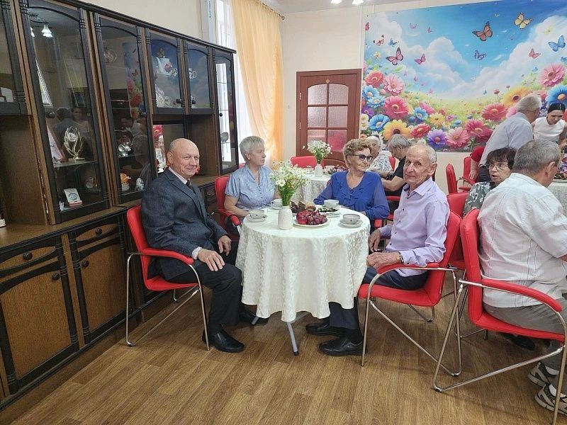 Восемь супружеских пар поздравили в Центре соцобслуживания "Воскресенский" Восемь супружеских пар поздравили в Центре соцобслуживания "Воскресенский"