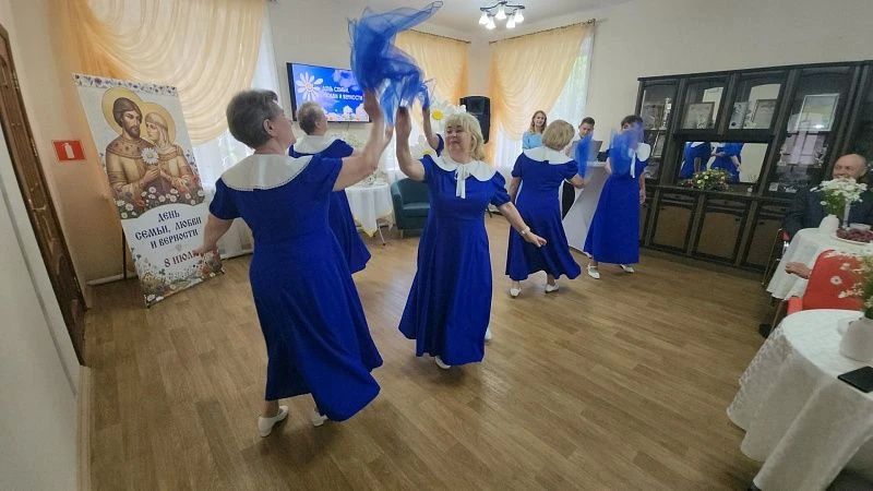 Восемь супружеских пар поздравили в Центре соцобслуживания "Воскресенский" Восемь супружеских пар поздравили в Центре соцобслуживания "Воскресенский"