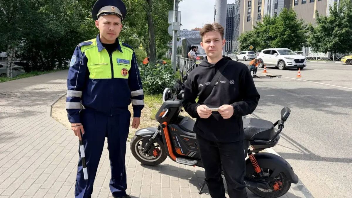 Сотрудники Госавтоинспекции в городском округе Мытищи продолжают активную работу по повышению безопасности дорожного движения среди тех, кто использует средства индивидуальной мобильности для работы Сотрудники Госавтоинспекции в городском округе Мытищи продолжают активную работу по повышению безопасности дорожного движения среди тех, кто использует средства индивидуальной мобильности для работы