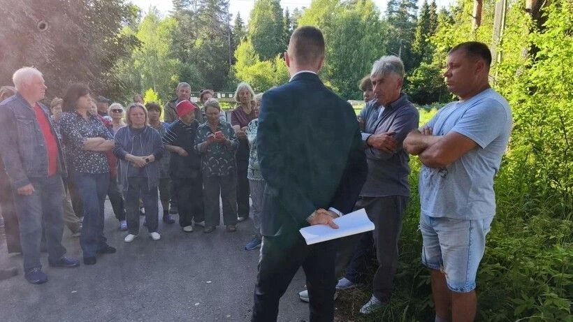 В деревне Полежайки выбрали новое место для контейнерной площадки - вместе с жителями! В деревне Полежайки выбрали новое место для контейнерной площадки - вместе с жителями!