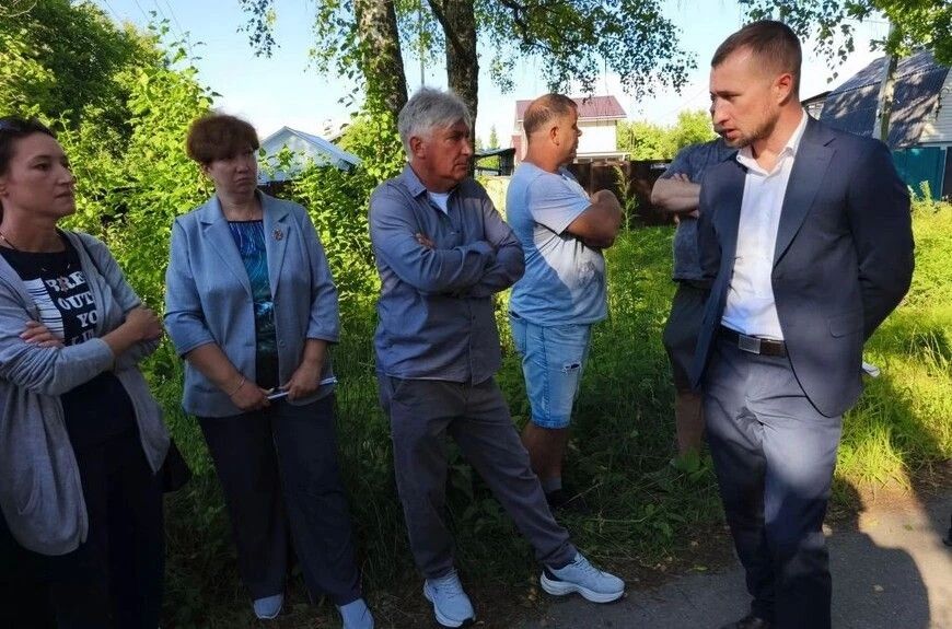 В деревне Полежайки выбрали новое место для контейнерной площадки - вместе с жителями!