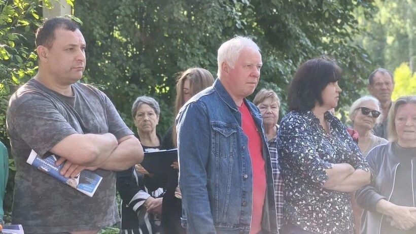 В деревне Полежайки выбрали новое место для контейнерной площадки - вместе с жителями! В деревне Полежайки выбрали новое место для контейнерной площадки - вместе с жителями!