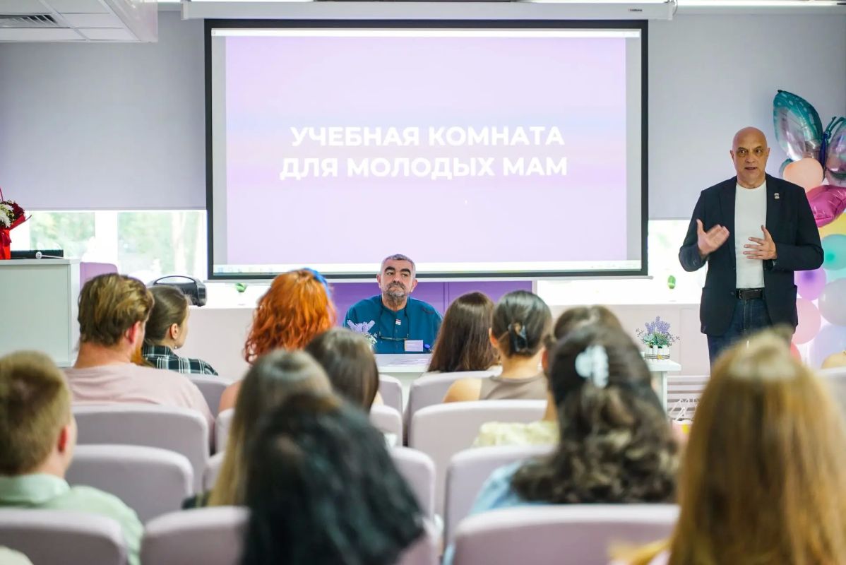 Ко Дню семьи, любви и верности: в Химкинском роддоме разыграли сертификаты и провели экскурсию для будущих родителей Ко Дню семьи, любви и верности: в Химкинском роддоме разыграли сертификаты и провели экскурсию для будущих родителей