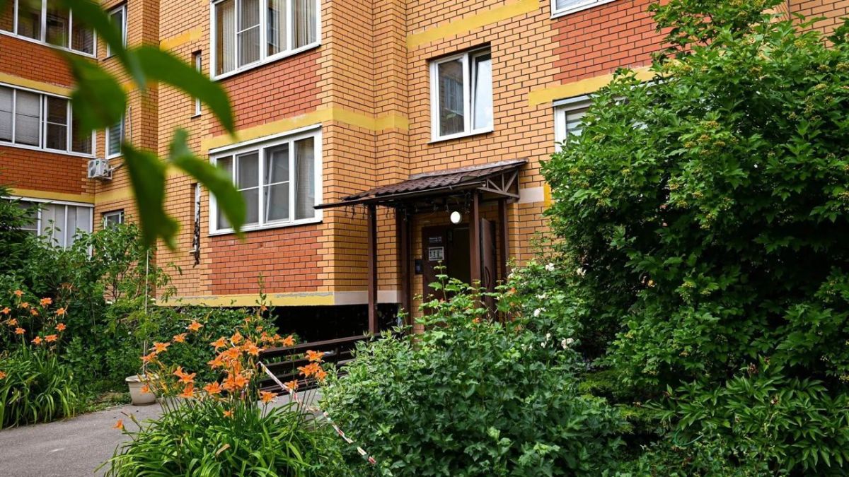 В Ленинском городском округе продолжается капитальный ремонт жилых домов, сейчас модернизация активно проводится на Белокаменном шоссе