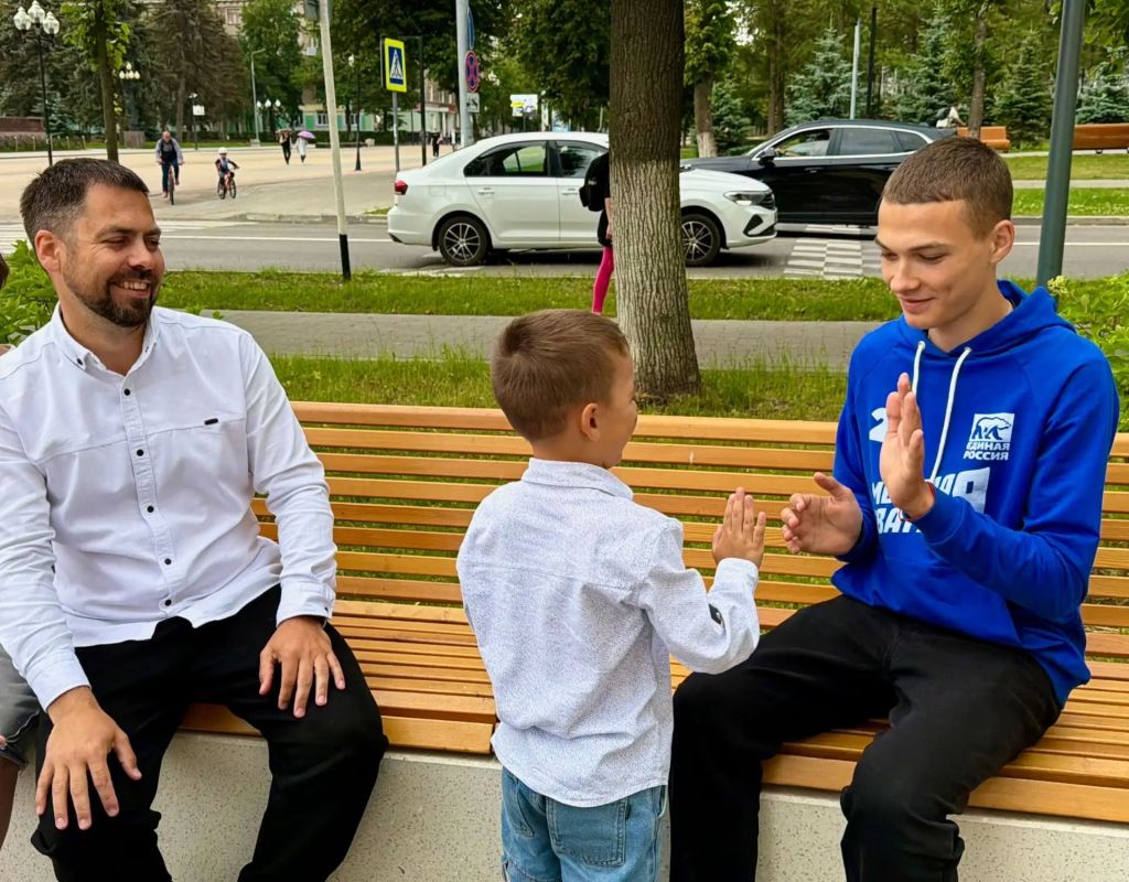 Тепло и внимание: как молодогвардейцы поздравили многодетную семью Тепло и внимание: как молодогвардейцы поздравили многодетную семью
