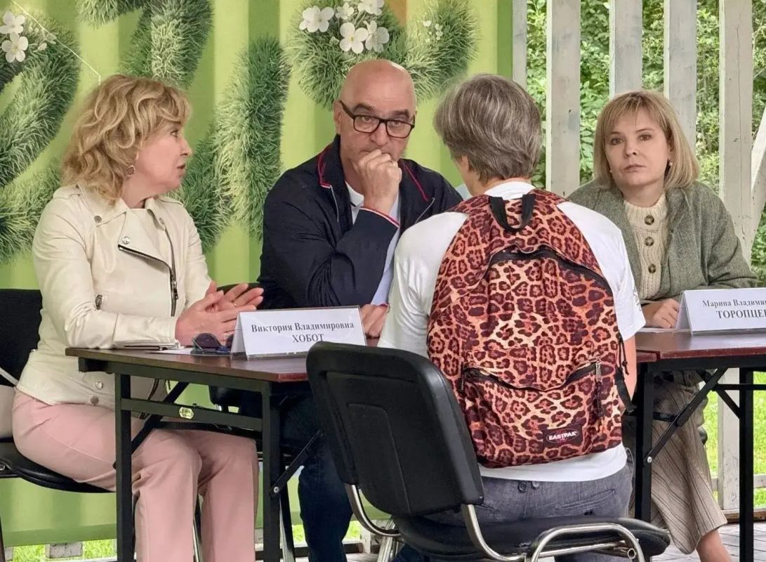 Врачи Королёва провели приём жителей в городском парке