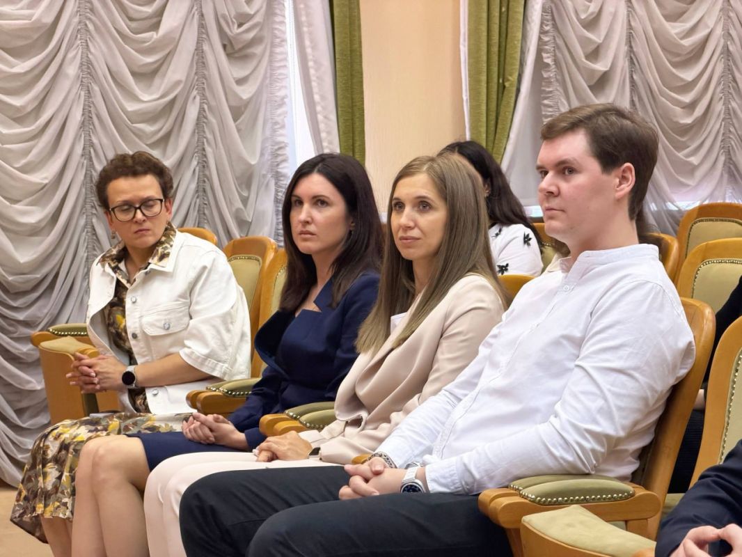 В округе наградили работников статистики В округе наградили работников статистики
