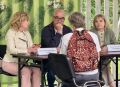 Врачи Королёва провели приём жителей в городском парке