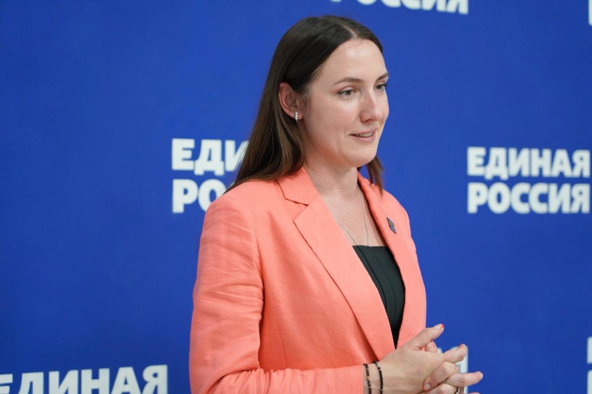 В Подольске торжественно вручили партбилеты новым членам партии «Единая Россия» В Подольске торжественно вручили партбилеты новым членам партии «Единая Россия»