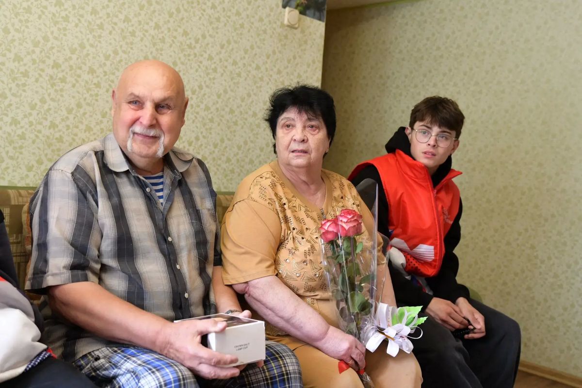 55 лет как один миг: в Дмитрове волонтёры поздравили супругов - юбиляров 55 лет как один миг: в Дмитрове волонтёры поздравили супругов - юбиляров