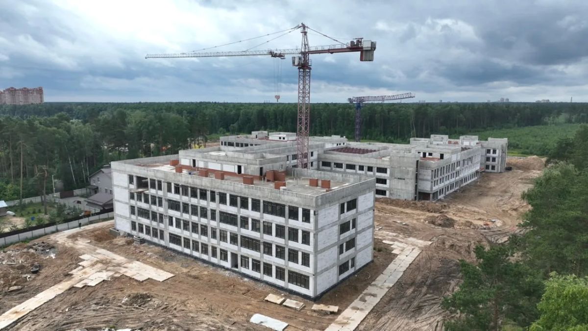 Монтаж инженерных сетей ведется в воспитательно-образовательном комплексе в Октябрьском Монтаж инженерных сетей ведется в воспитательно-образовательном комплексе в Октябрьском