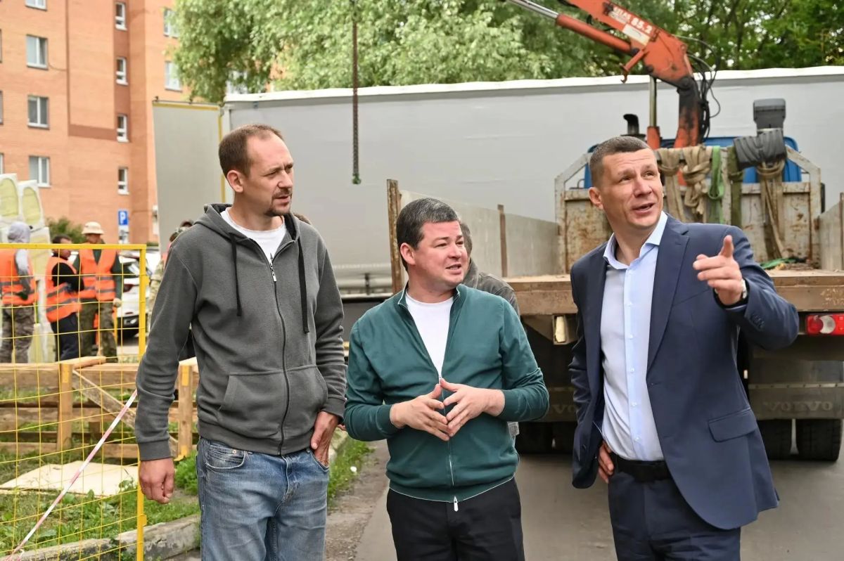 Глава округа Эдуард Малышев проверил ход капремонта на ул. Красноармейская Глава округа Эдуард Малышев проверил ход капремонта на ул. Красноармейская