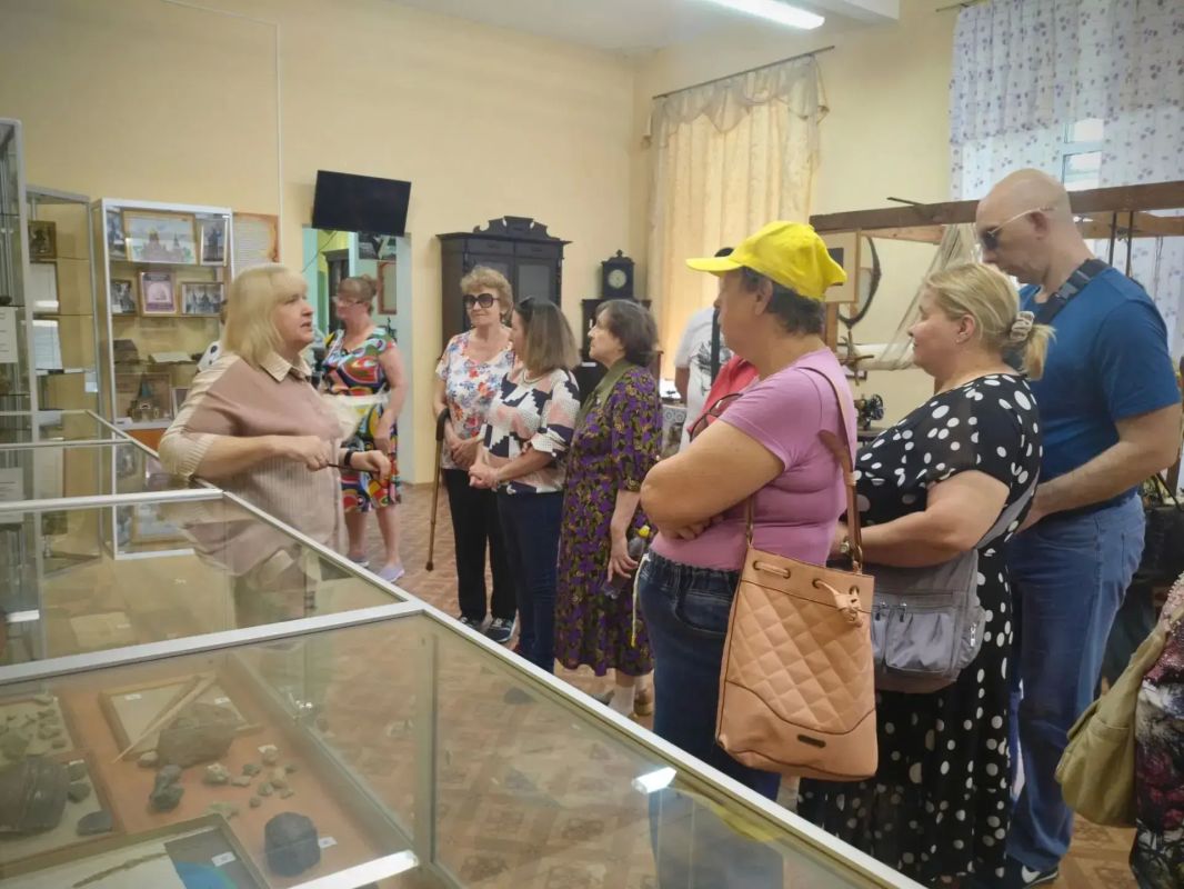 В рамках губернаторского проекта «Активное долголетие» для жителей Богородского округа организованы две экскурсионные поездки — в Ликино-Дулёво и в Жостово с посещением Мытищинской галереи искусств В рамках губернаторского проекта «Активное долголетие» для жителей Богородского округа организованы две экскурсионные поездки — в Ликино-Дулёво и в Жостово с посещением Мытищинской галереи искусств