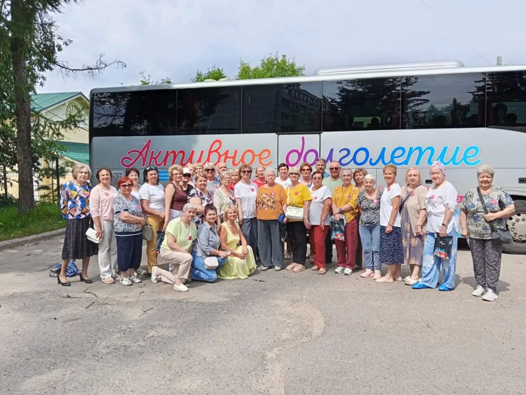 В рамках губернаторского проекта «Активное долголетие» для жителей Богородского округа организованы две экскурсионные поездки — в Ликино-Дулёво и в Жостово с посещением Мытищинской галереи искусств