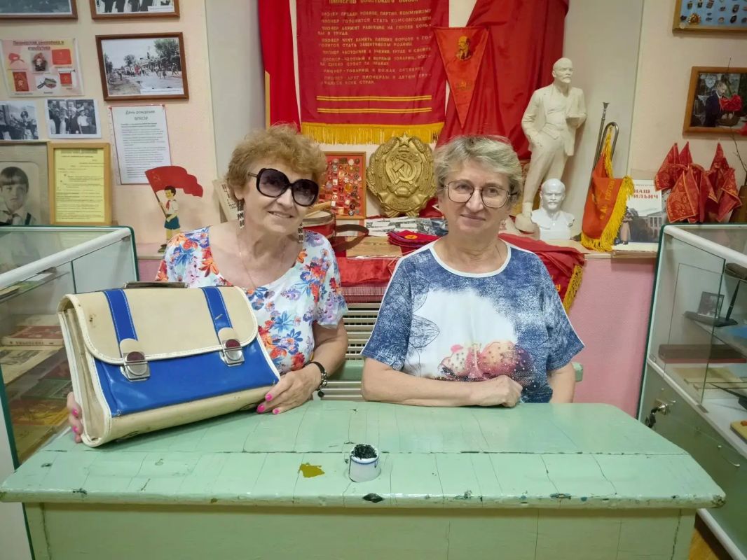 В рамках губернаторского проекта «Активное долголетие» для жителей Богородского округа организованы две экскурсионные поездки — в Ликино-Дулёво и в Жостово с посещением Мытищинской галереи искусств В рамках губернаторского проекта «Активное долголетие» для жителей Богородского округа организованы две экскурсионные поездки — в Ликино-Дулёво и в Жостово с посещением Мытищинской галереи искусств