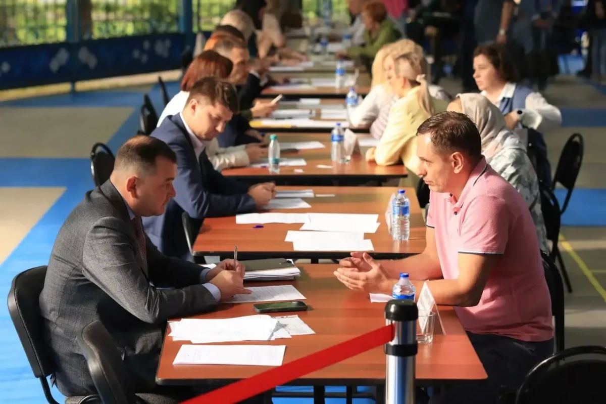 Игорь Трифонов: В Центральном городском парке провели выездной приём жителей, особое внимание уделили вопросам здравоохранения Игорь Трифонов: В Центральном городском парке провели выездной приём жителей, особое внимание уделили вопросам здравоохранения