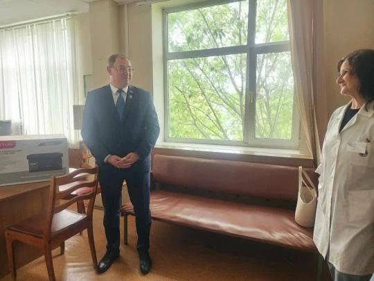 Депутат Совета депутатов Богородского округа Олег Кобляков в рамках партийного проекта «Здоровое будущее» посетил поликлинику в Электроуглях