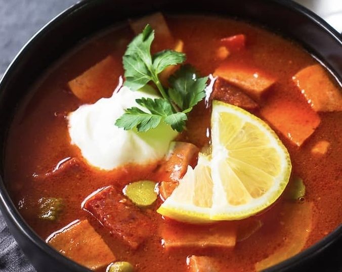 Почему лимон так важен для вкусной солянки: секреты приготовления