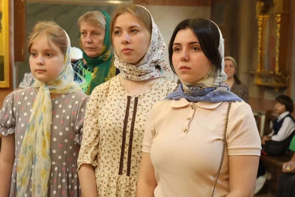 Великая святыня в Реутове: Божественная литургия совершена перед иконой «Троеручица» Великая святыня в Реутове: Божественная литургия совершена перед иконой «Троеручица»