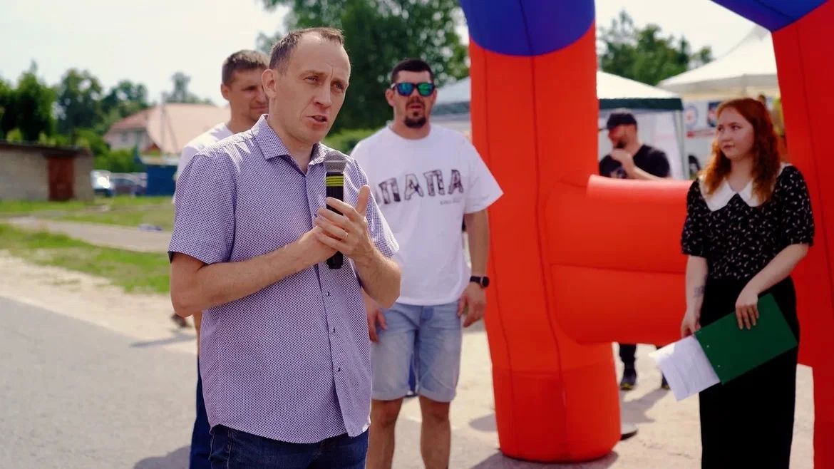 В память о земляке. Анатолий Сергеевич Ширин всю свою жизнь посвятил жителям деревни Давыдово В память о земляке. Анатолий Сергеевич Ширин всю свою жизнь посвятил жителям деревни Давыдово