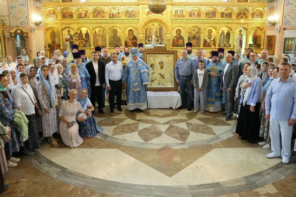 Великая святыня в Реутове: Божественная литургия совершена перед иконой «Троеручица» Великая святыня в Реутове: Божественная литургия совершена перед иконой «Троеручица»