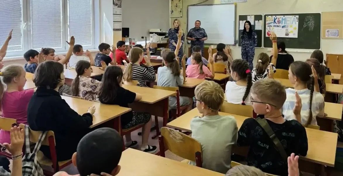 #КаникулыСРосгвардией. Росгвардейцы посетили летний лагерь в Подмосковье #КаникулыСРосгвардией. Росгвардейцы посетили летний лагерь в Подмосковье