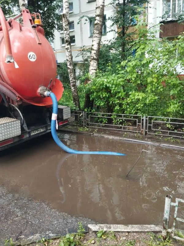 Коммунальные службы Красногорска в усиленном режиме работают над устранением последствий затяжного дождя Коммунальные службы Красногорска в усиленном режиме работают над устранением последствий затяжного дождя