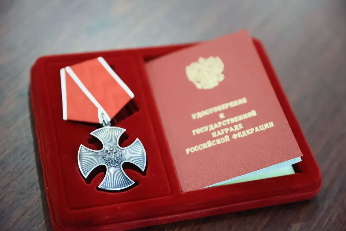 Участнику коломенского отделения Ассоциации ветеранов СВО Подмосковья Абдували Талипжанову вручили боевые награды – орден Мужества, медали Минобороны России «За боевые отличия» и «Участнику специальной военной операции»