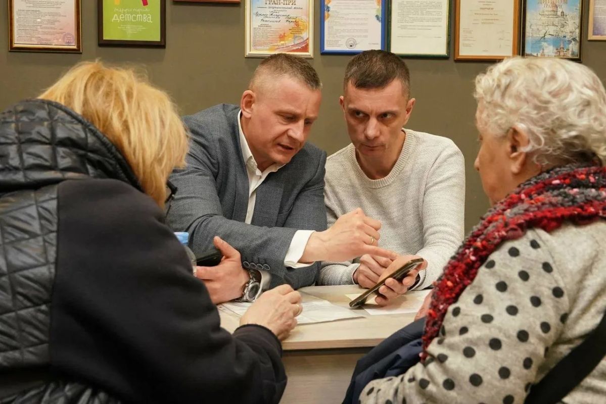 Сегодня на еженедельном оперативном совещании под руководством губернатора Московской области Андрея Юрьевича Воробьева с членами правительства и главами муниципалитетов подвели итоги проведения выездных администраций с... Сегодня на еженедельном оперативном совещании под руководством губернатора Московской области Андрея Юрьевича Воробьева с членами правительства и главами муниципалитетов подвели итоги проведения выездных администраций с...