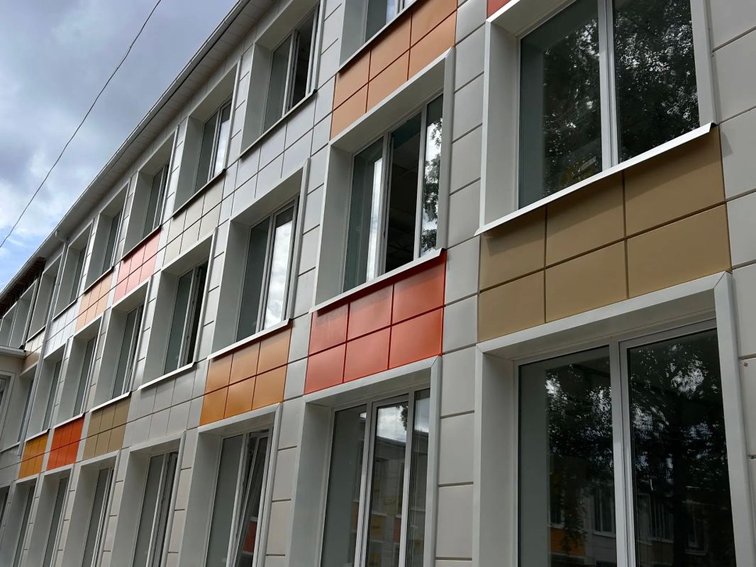 В школе №13 завершаются кровельные работы В школе №13 завершаются кровельные работы
