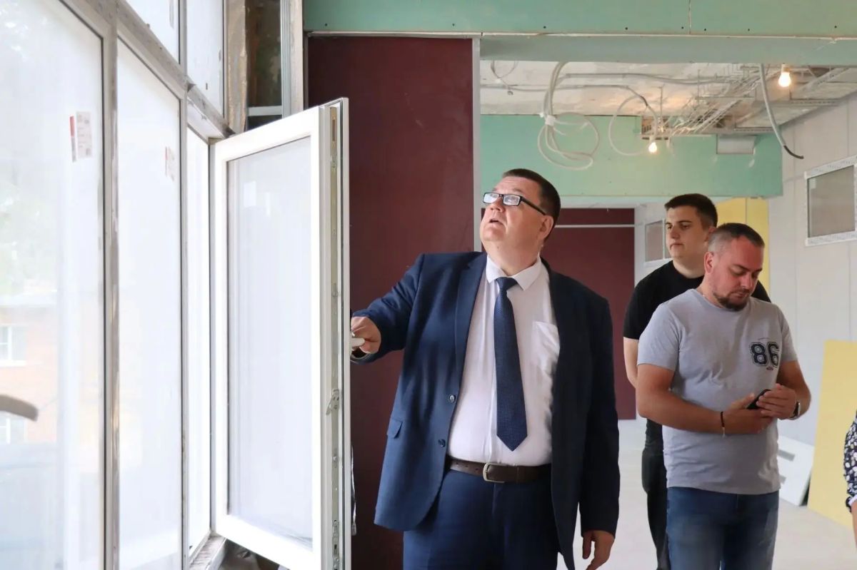 Депутат Мособлдумы Андрей Голубев проинспектировал ход капитального ремонта Малинской школы Депутат Мособлдумы Андрей Голубев проинспектировал ход капитального ремонта Малинской школы