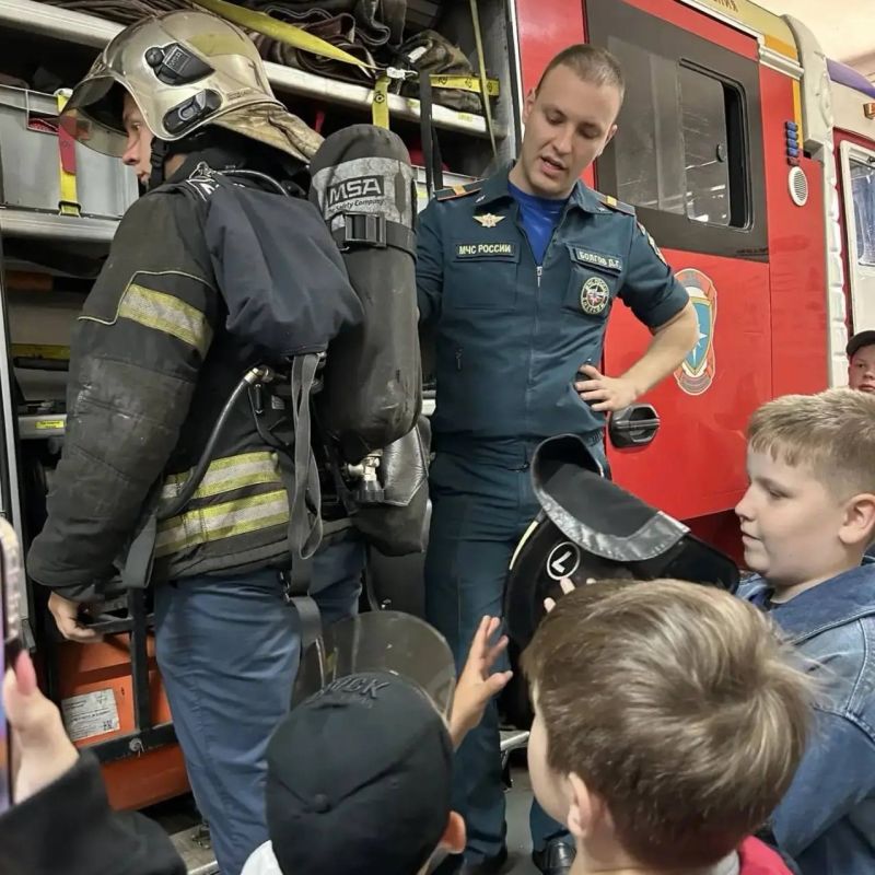 Подольские огнеборцы провели экскурсию для семей участников СВО Подольские огнеборцы провели экскурсию для семей участников СВО