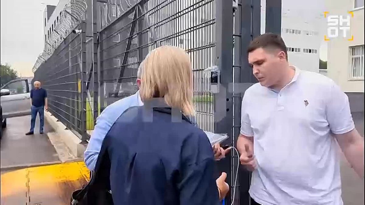 Иноагента Бориса Надеждина* уже сегодня доставят в суд, где изберут меру пресечения