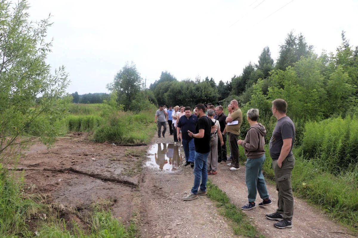 Встреча с жителями деревни Сухарево прошла с участием представителей двух муниципалитетов Встреча с жителями деревни Сухарево прошла с участием представителей двух муниципалитетов