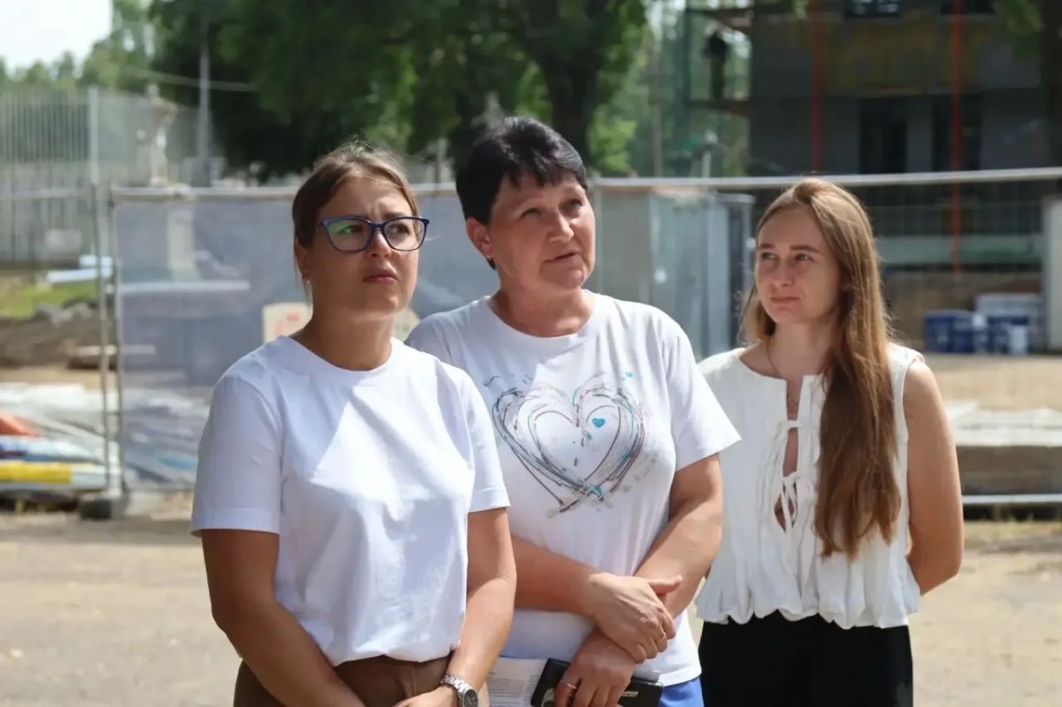 Андрей Голубев проинспектировал капитальный ремонт стадиона «Металлург» Андрей Голубев проинспектировал капитальный ремонт стадиона «Металлург»