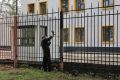 На стройплощадке новой поликлиники на ул. Циолковского ведутся работы по благоустройству территории
