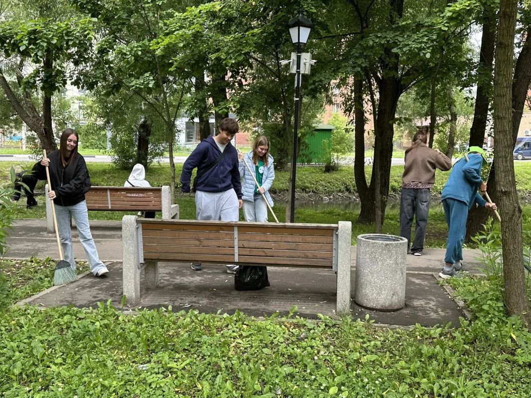 Зелёный десант - дмитровская молодёжь меняет округ к лучшему Зелёный десант - дмитровская молодёжь меняет округ к лучшему
