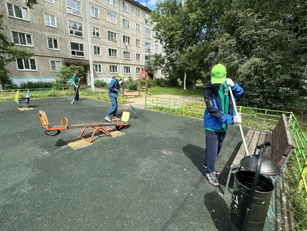 Зелёный десант - дмитровская молодёжь меняет округ к лучшему Зелёный десант - дмитровская молодёжь меняет округ к лучшему