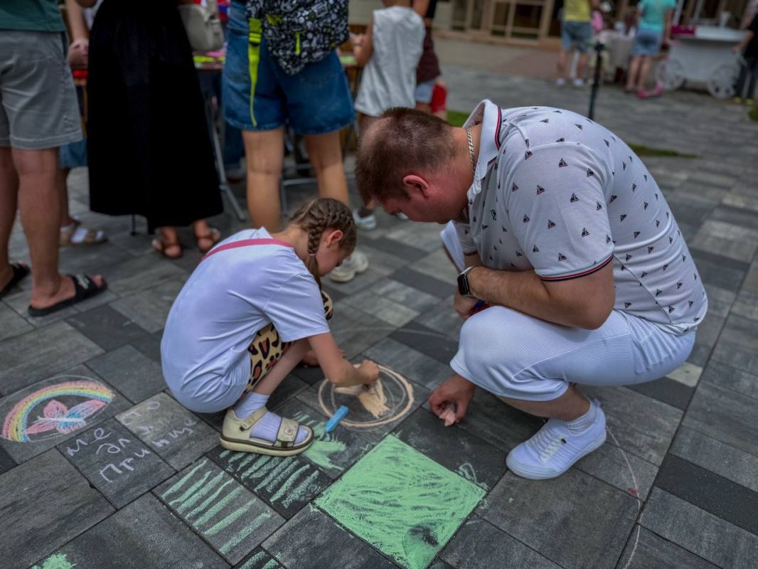 В Химках состоялось мероприятие, направленное на предупреждение детского дорожно-транспортного травматизма и популяризацию использования СВЭ-элементов В Химках состоялось мероприятие, направленное на предупреждение детского дорожно-транспортного травматизма и популяризацию использования СВЭ-элементов