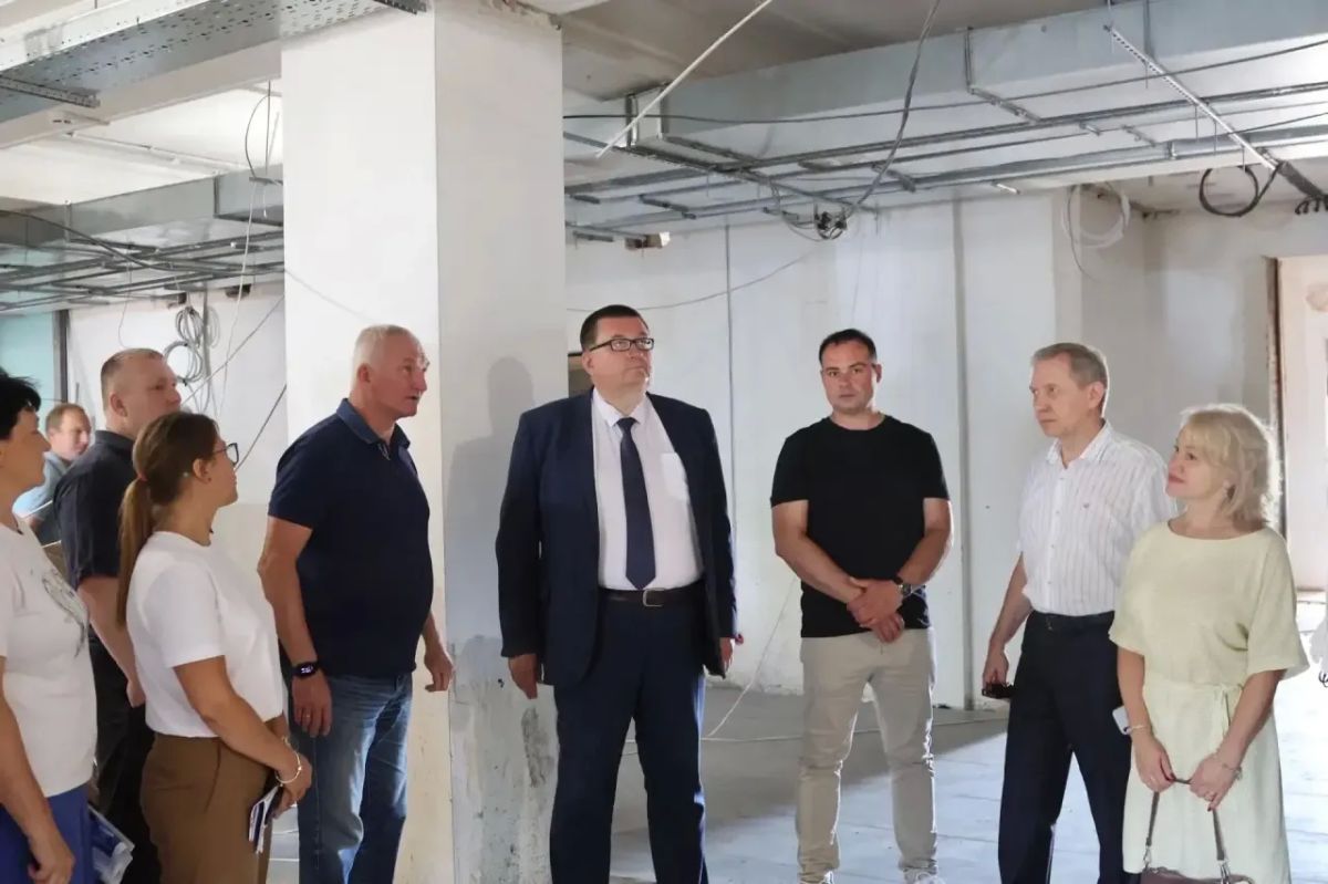 Андрей Голубев проинспектировал капитальный ремонт стадиона «Металлург» Андрей Голубев проинспектировал капитальный ремонт стадиона «Металлург»
