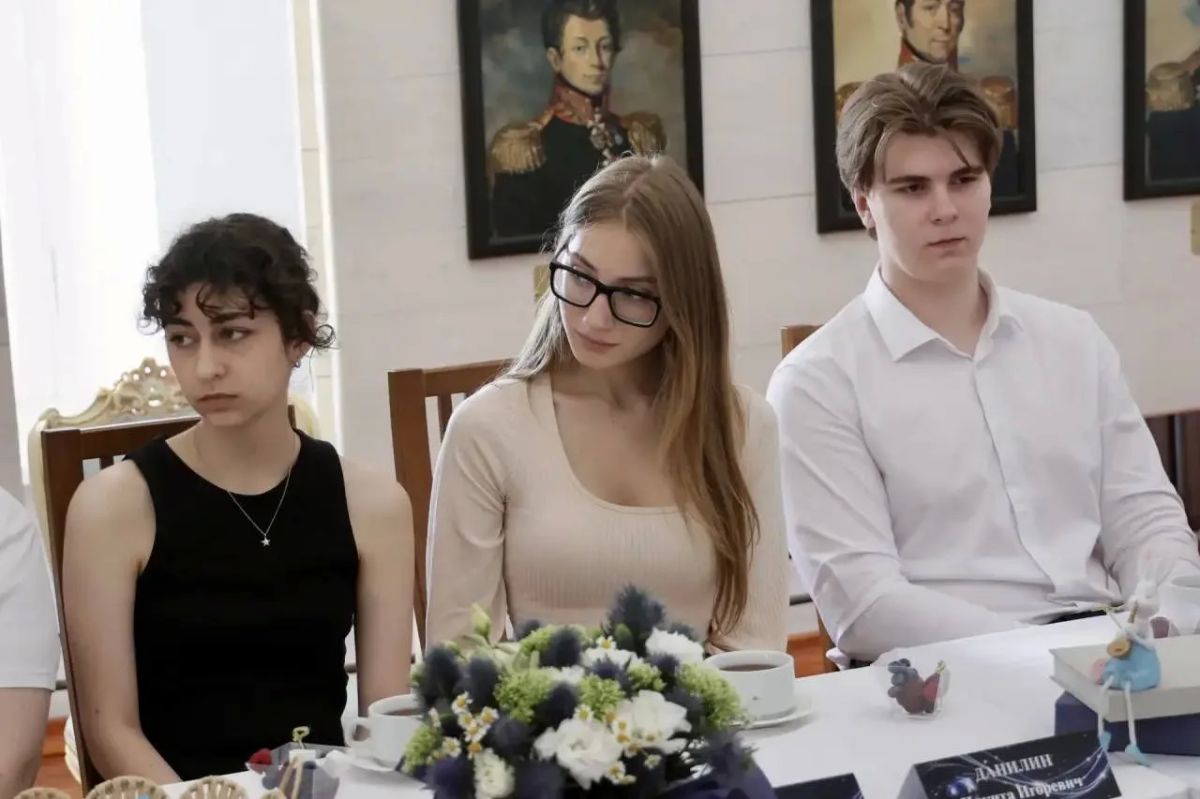 Балашиха – лидер Подмосковья по числу стобалльников ЕГЭ Балашиха – лидер Подмосковья по числу стобалльников ЕГЭ