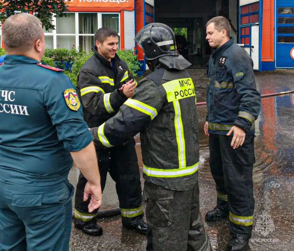 В Одинцовском пожарно-спасательном гарнизоне проводили на заслуженный отдых троих сотрудников В Одинцовском пожарно-спасательном гарнизоне проводили на заслуженный отдых троих сотрудников